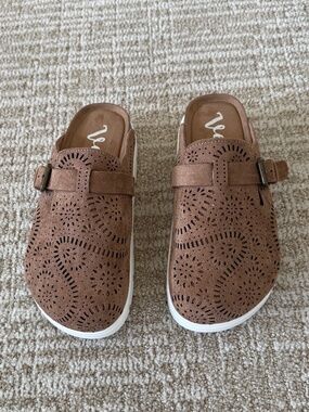 Very G Lulu Laser Cut Platform Clog